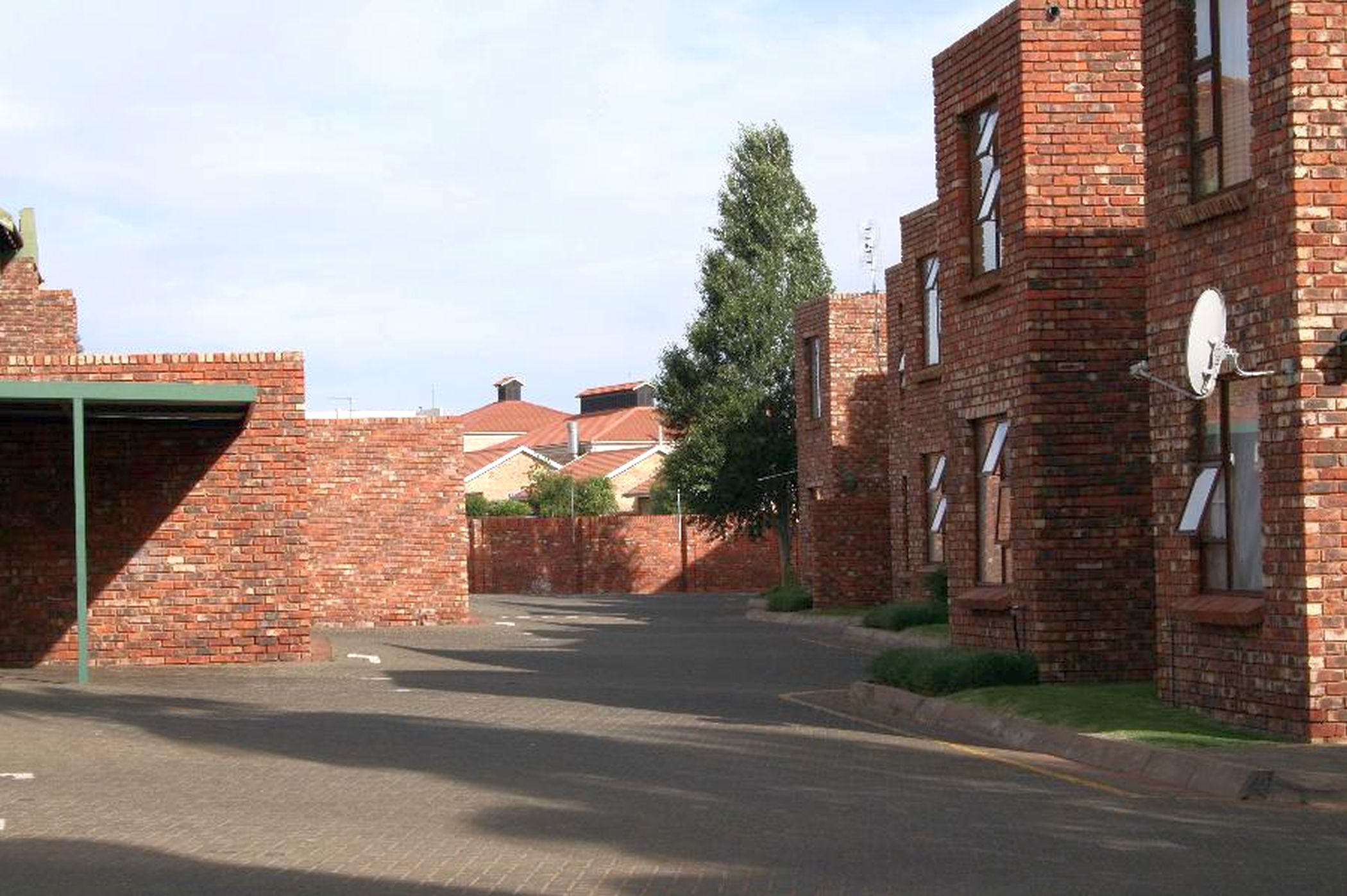 Townhouse to rent in Langenhovenpark - 1BX1713835