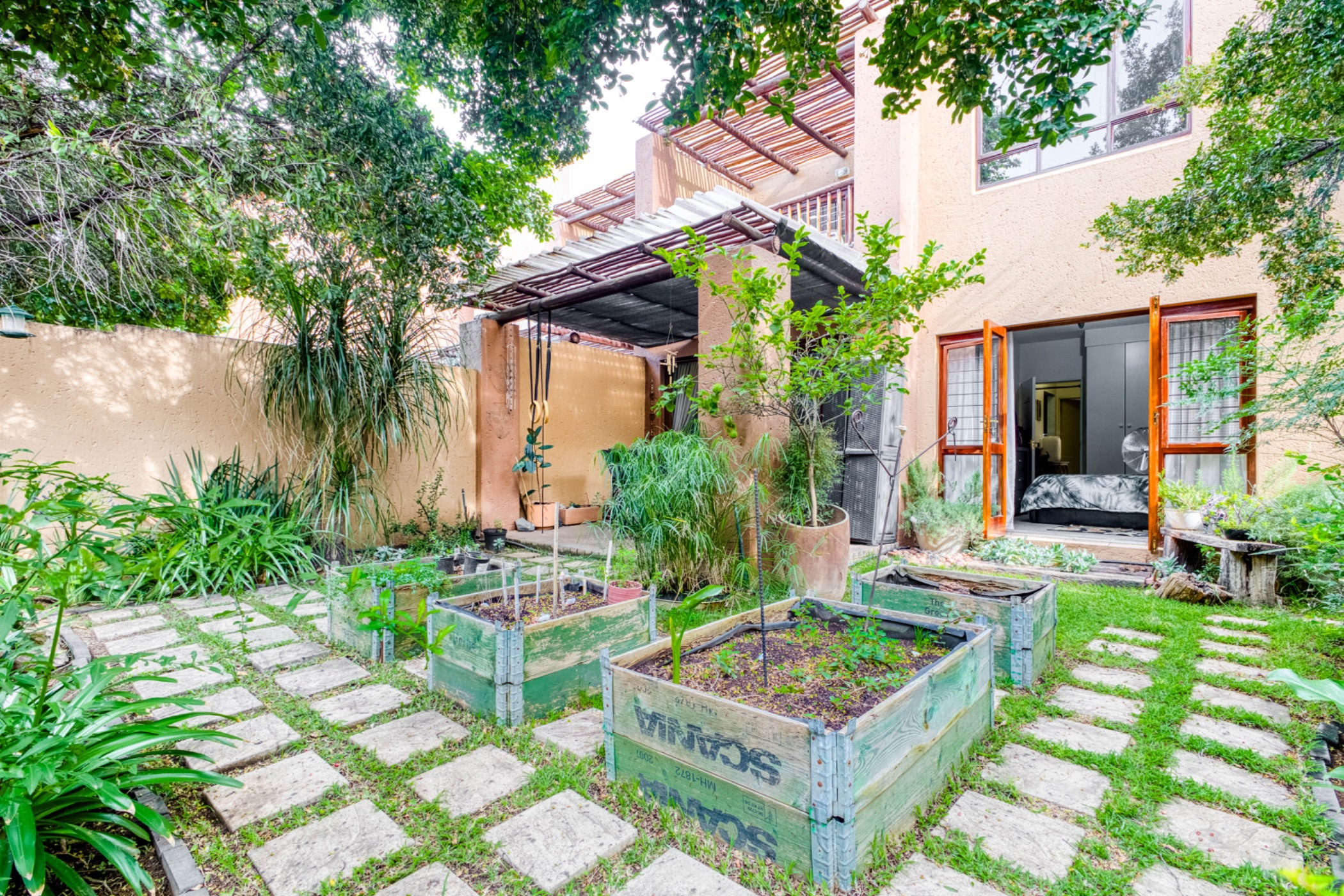 Apartment for sale in Douglasdale - FW1723584