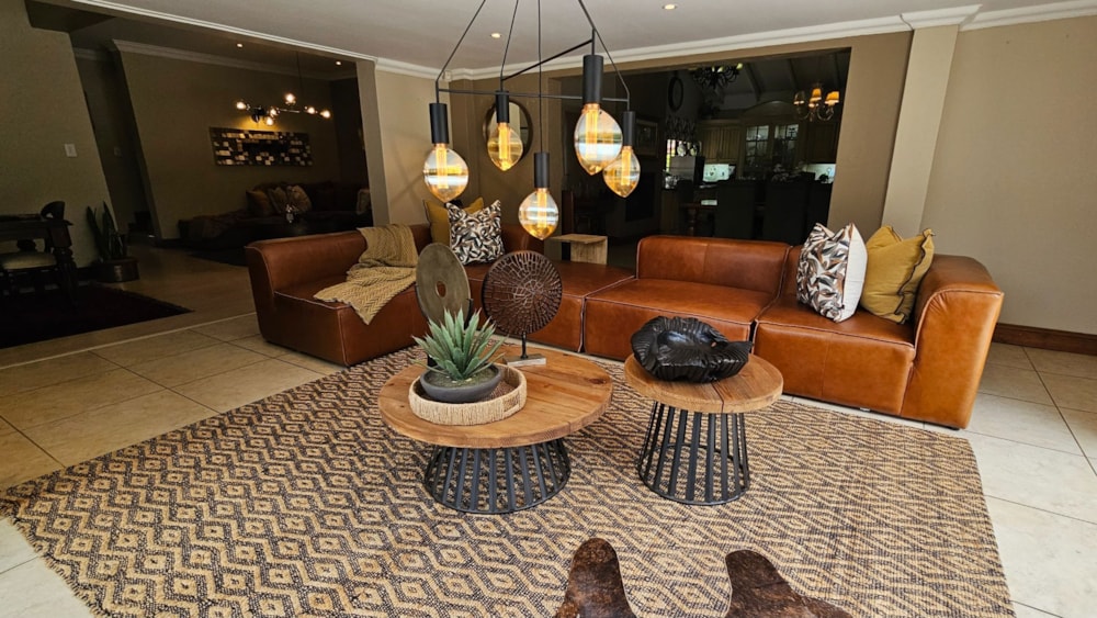 Double-storey house for sale in Lydenburg (Mashishing) - 1LY1722524 Double-storey house for sale in Lydenburg (Mashishing) - 1LY1722524