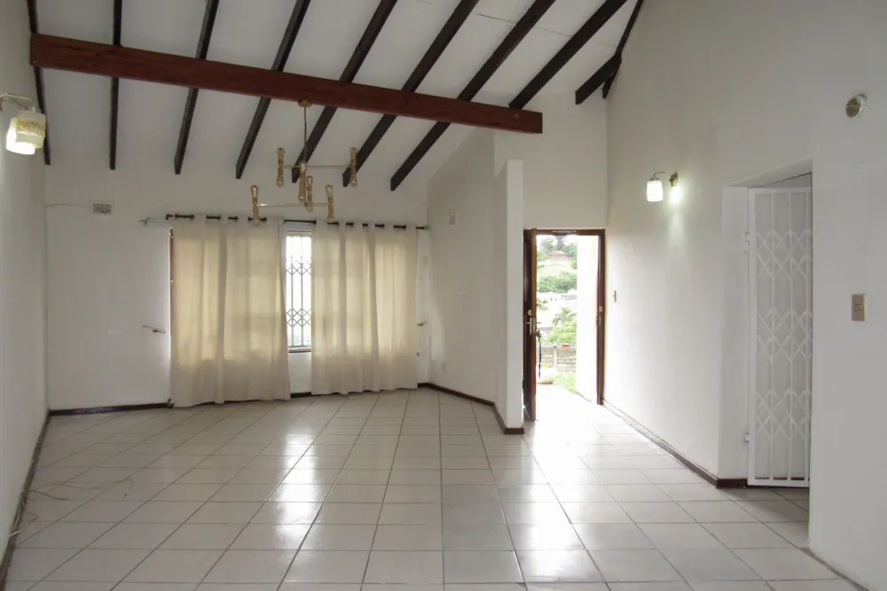 House let in Illovo Glen - 1WB1714000 House let in Illovo Glen - 1WB1714000