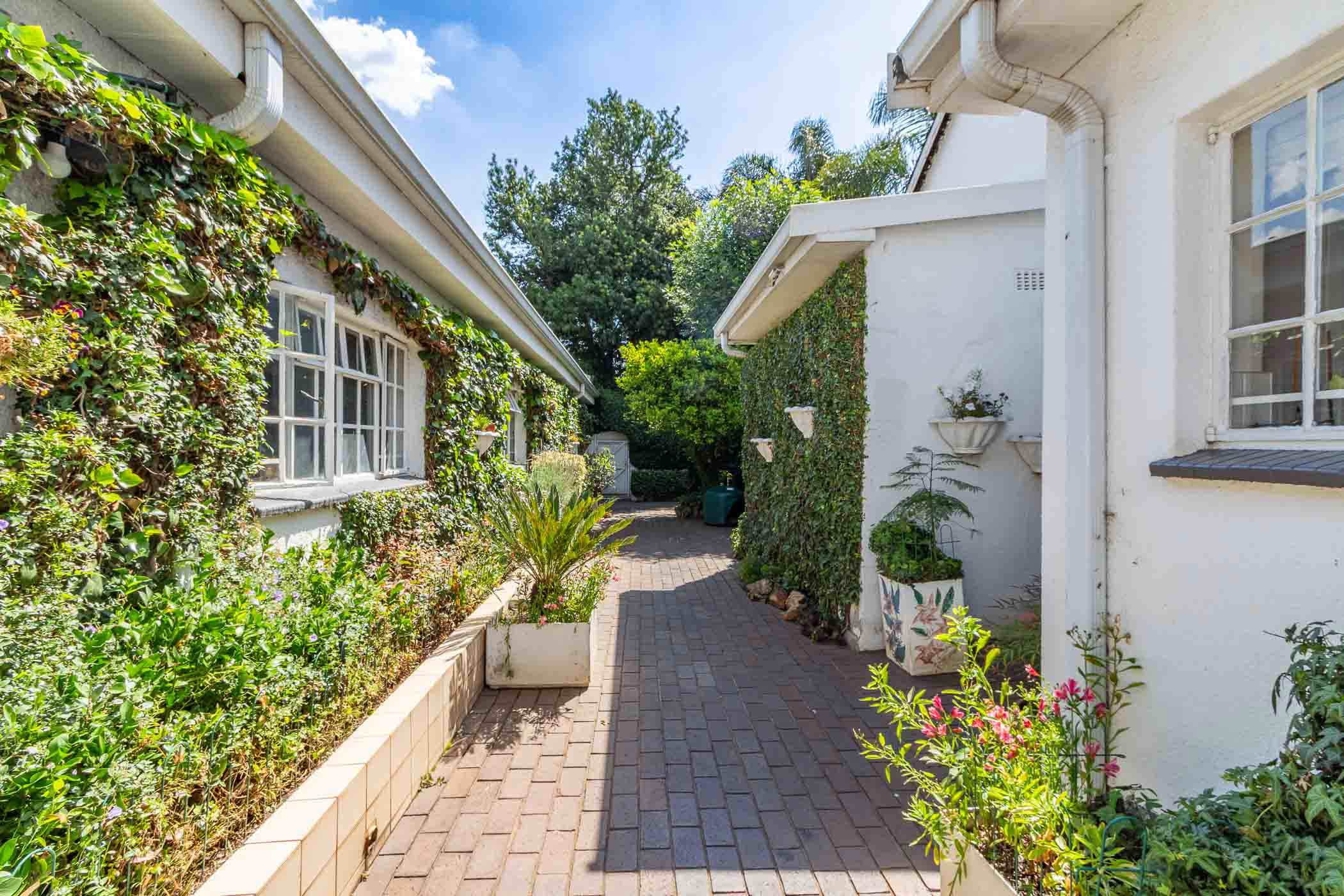 Double-storey house for sale in Western Extension - EN1721234