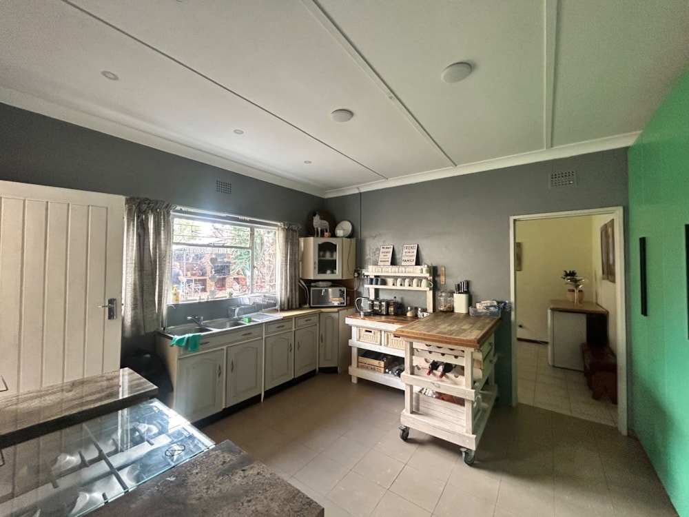 House for sale in Rhodesdene - 1KJ1720323