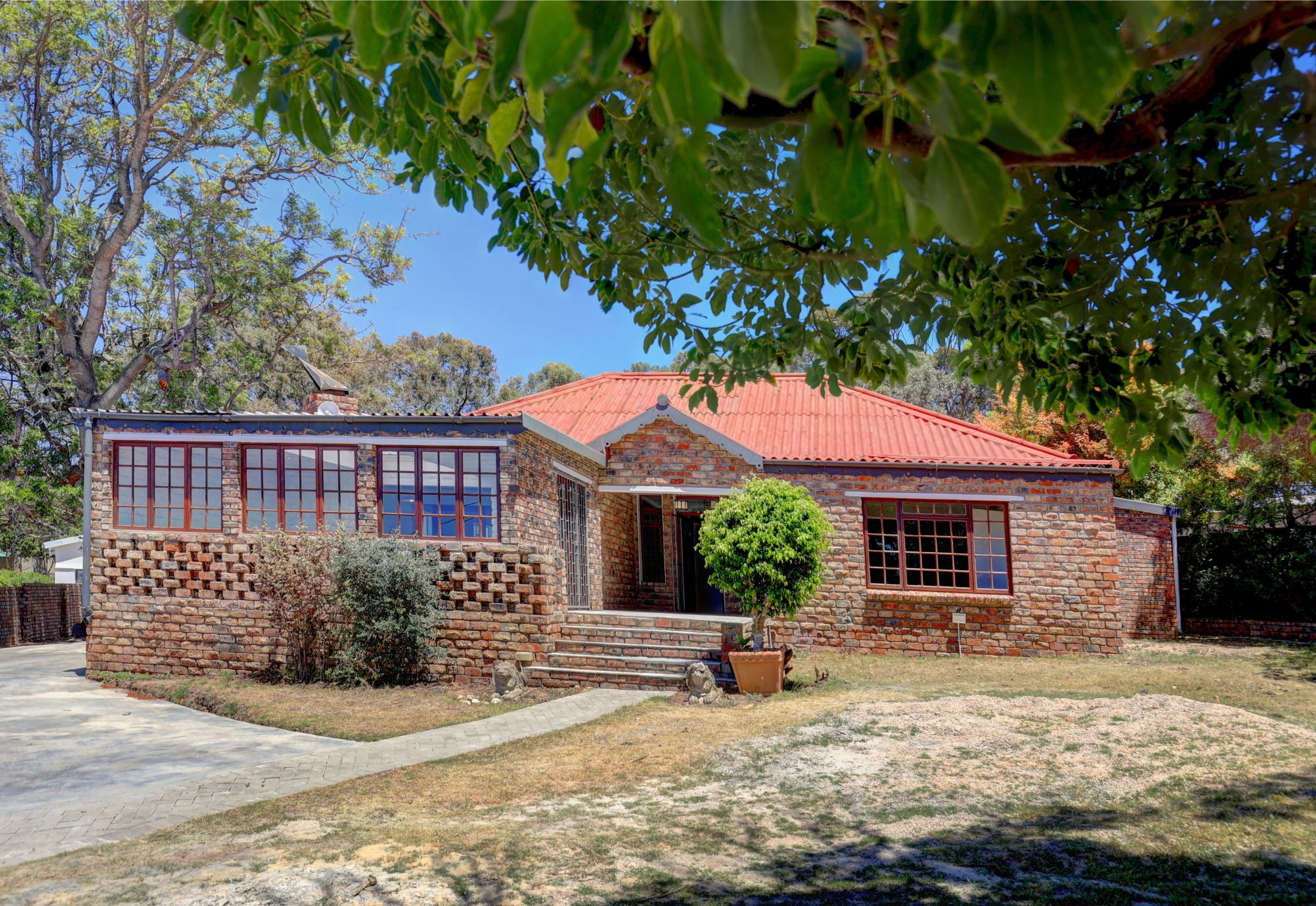 House for sale in Mossel Bay Central - 1MB1722882