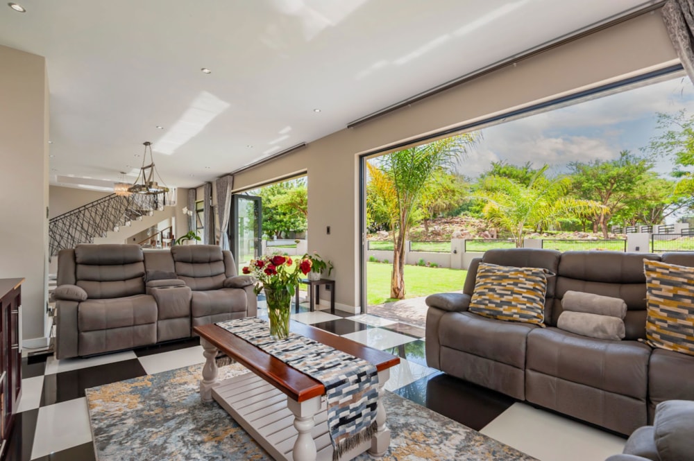 Double-storey house for sale in Copperleaf - 1CU1722929