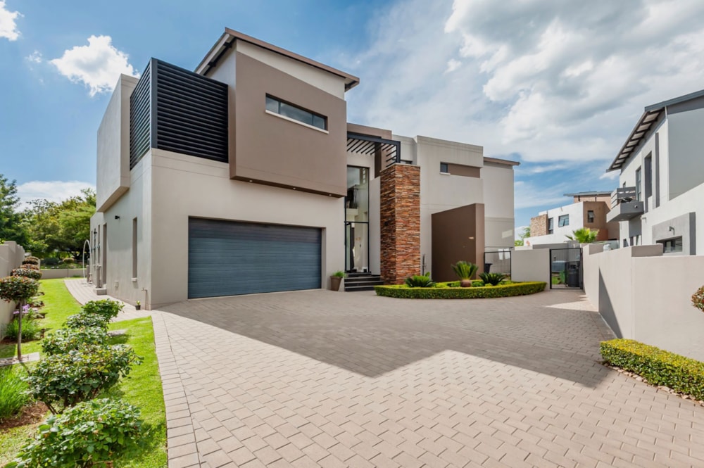 Double-storey house for sale in Copperleaf - 1CU1722929