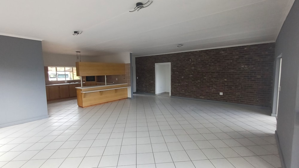 House for sale in Vanderkloof - 1KK1721590 House for sale in Vanderkloof - 1KK1721590