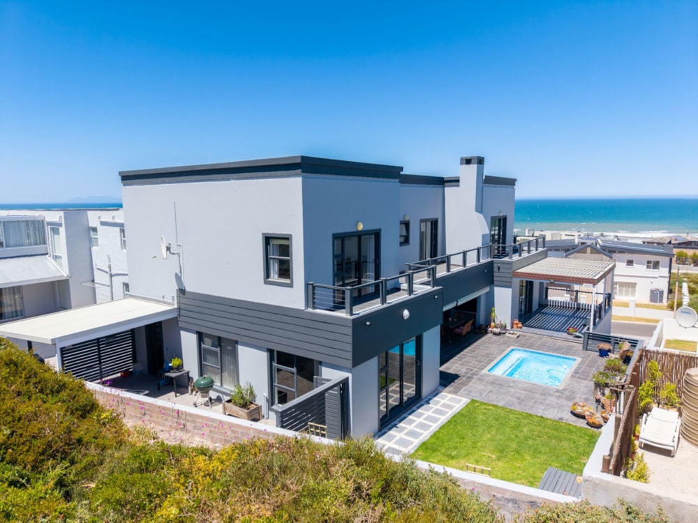 Double-storey house for sale in Yzerfontein - LA1722000 Double-storey house for sale in Yzerfontein - LA1722000