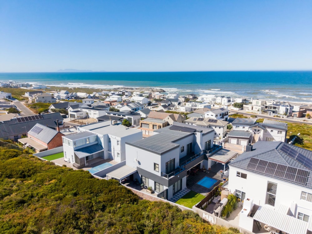 Double-storey house for sale in Yzerfontein - LA1722000 Double-storey house for sale in Yzerfontein - LA1722000