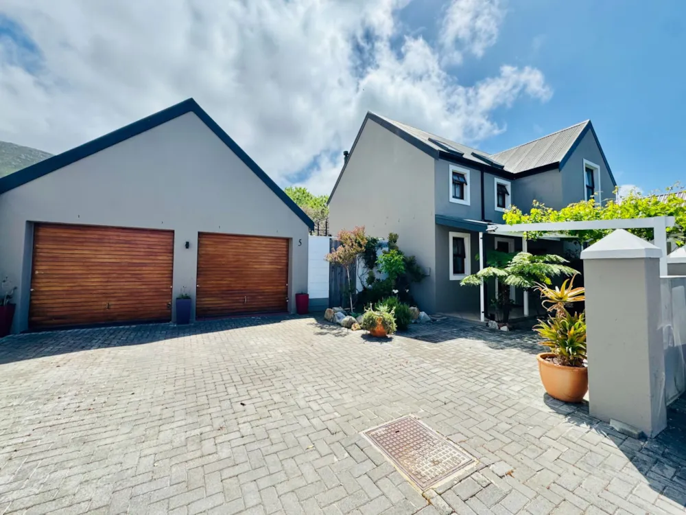 Security complex home sold in Kleinmond - KN1719399