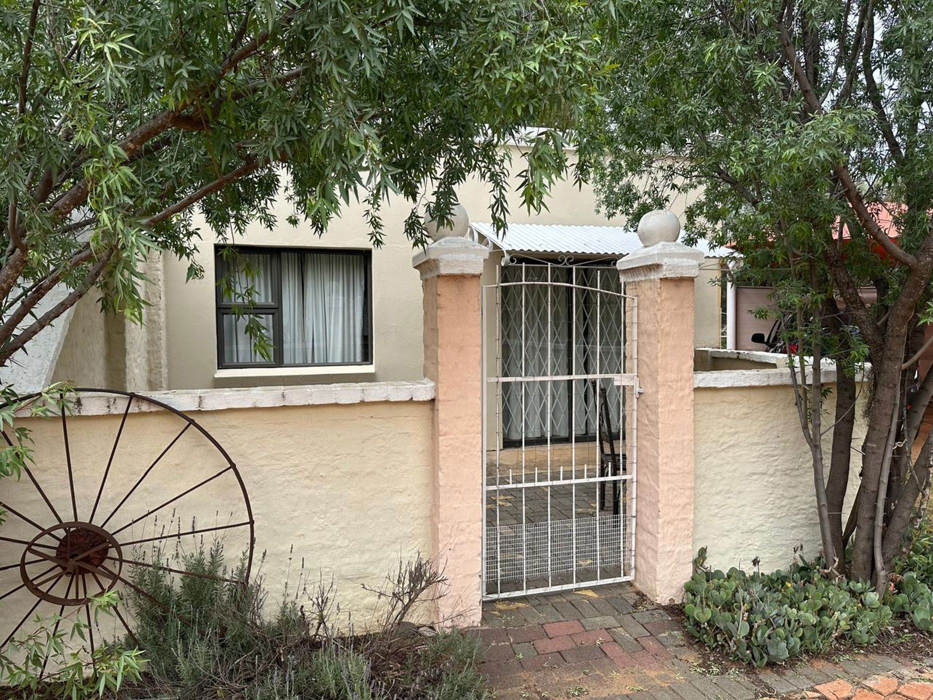 Bachelor apartment to rent in Bains Vlei - 1BX1715746