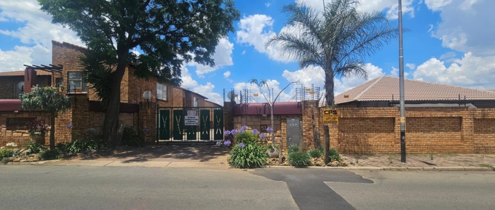 Townhouse for sale in New Redruth - 1GV1724231 Townhouse for sale in New Redruth - 1GV1724231