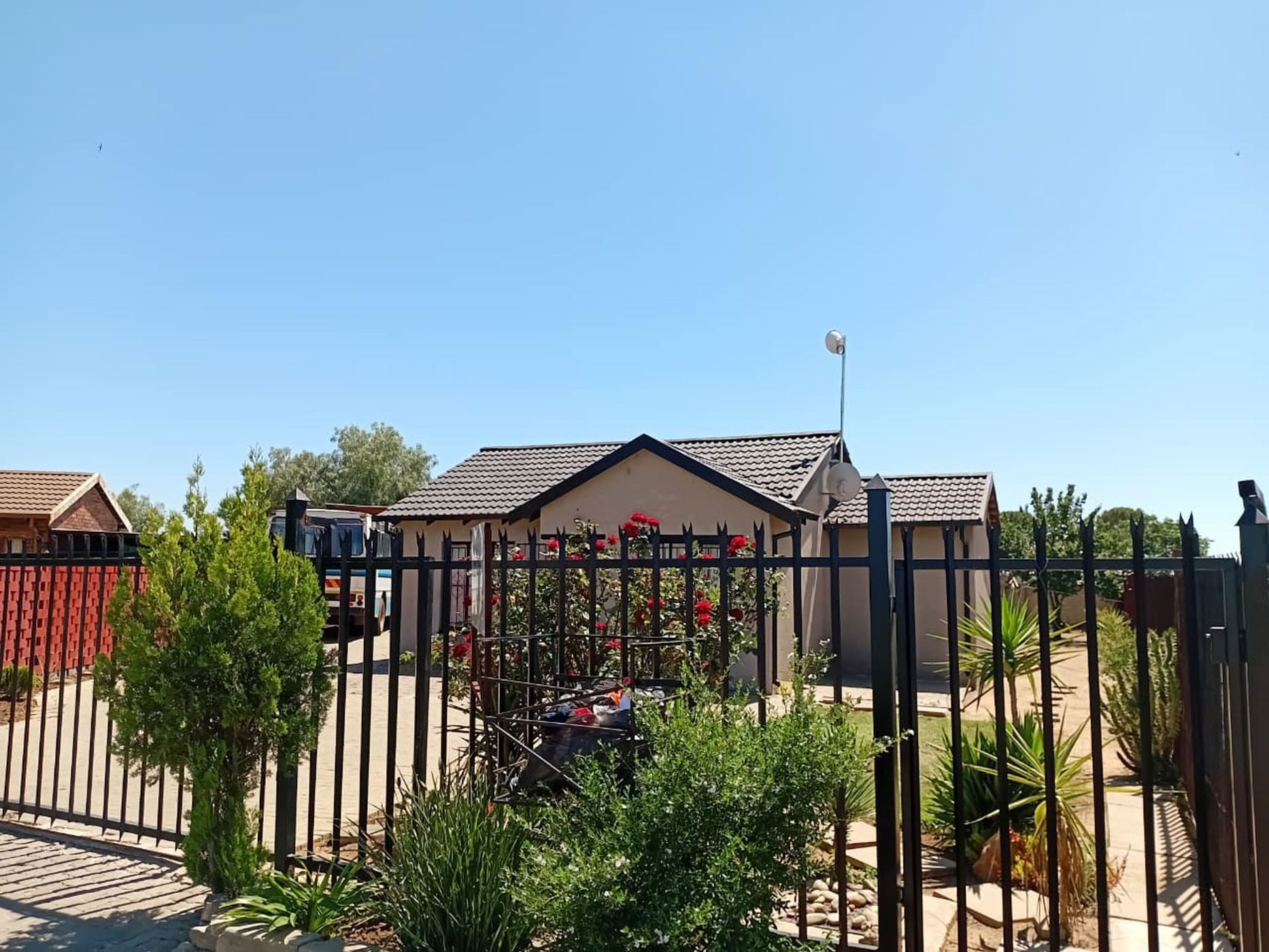 House for sale in Lourierpark - 1BX1720937