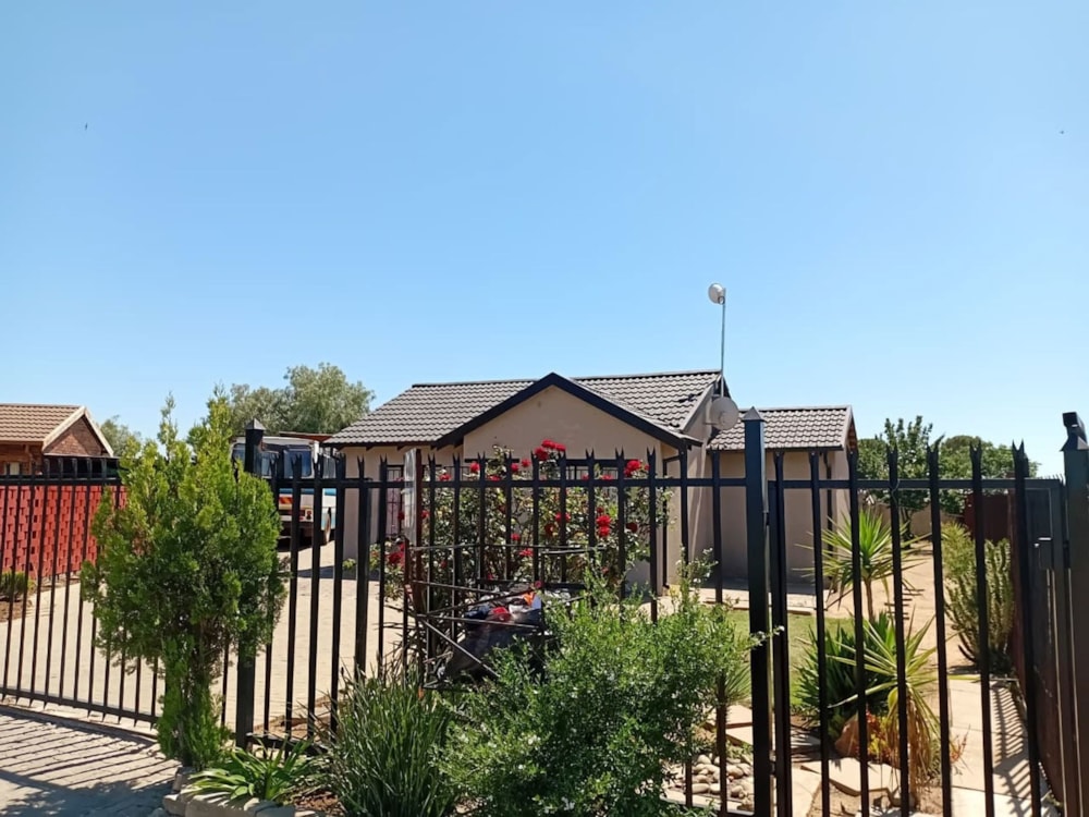 House for sale in Lourierpark - 1BX1720937