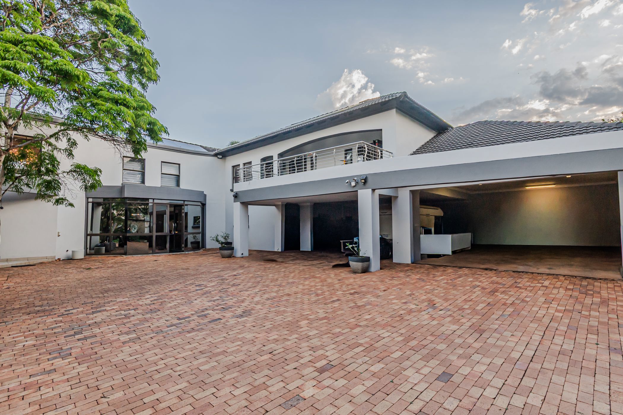 House for sale in Zwavelpoort SH - PT1721396