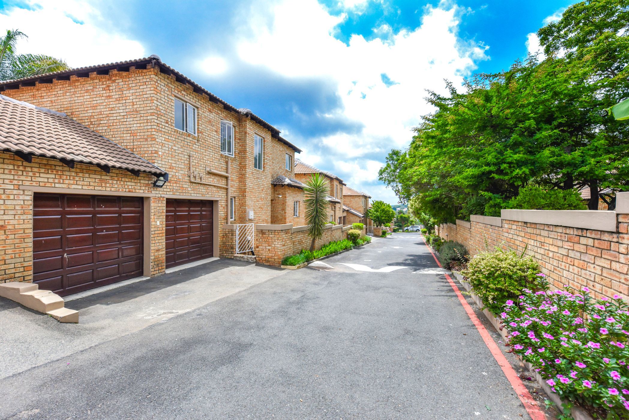 Townhouse for sale in North Riding - FW1722890