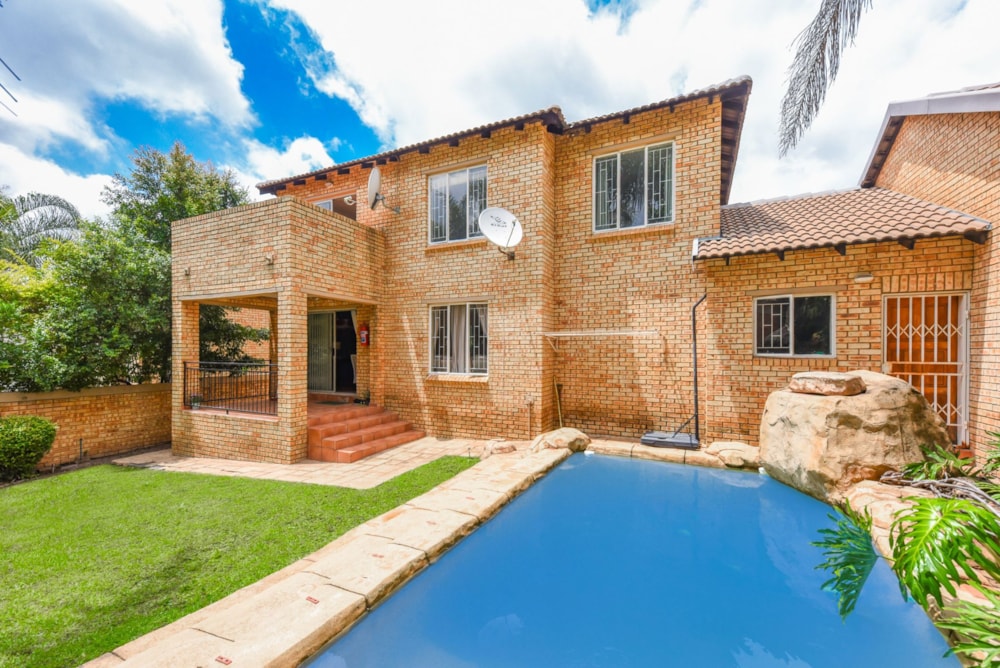 Townhouse for sale in North Riding - FW1722890 Townhouse for sale in North Riding - FW1722890