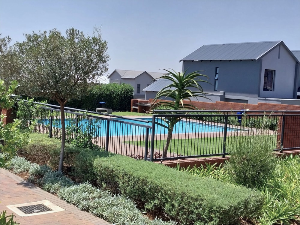 Apartment for sale in Golden Fields Estate - CN1614611