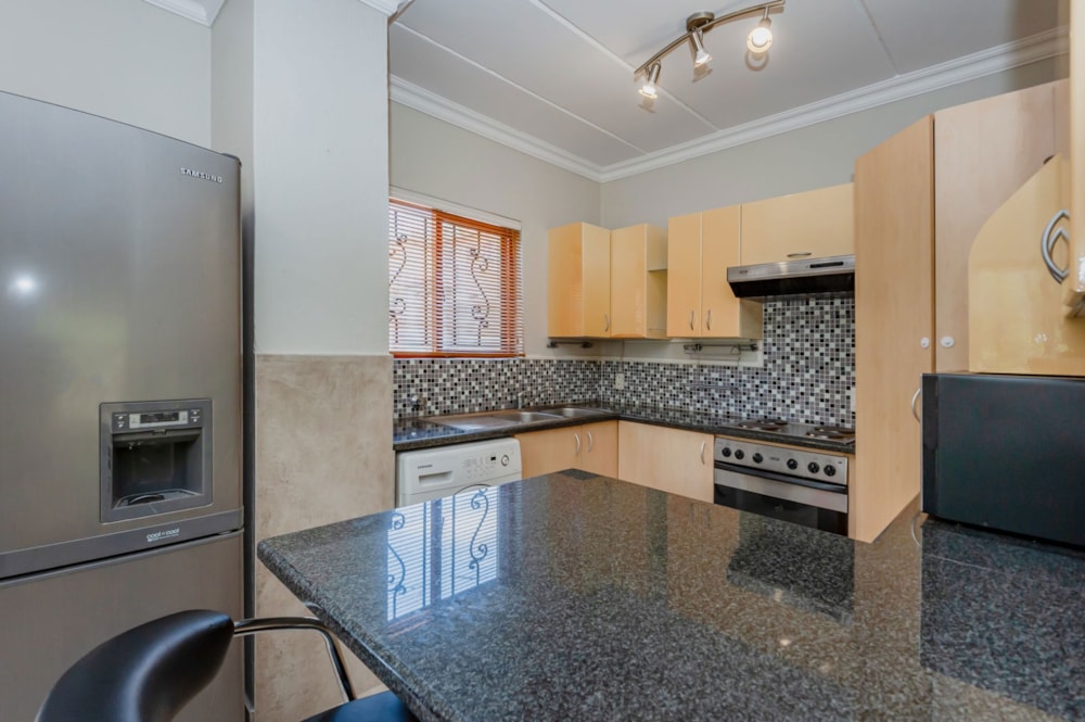 Townhouse for sale in Willowbrook - RAN1737473