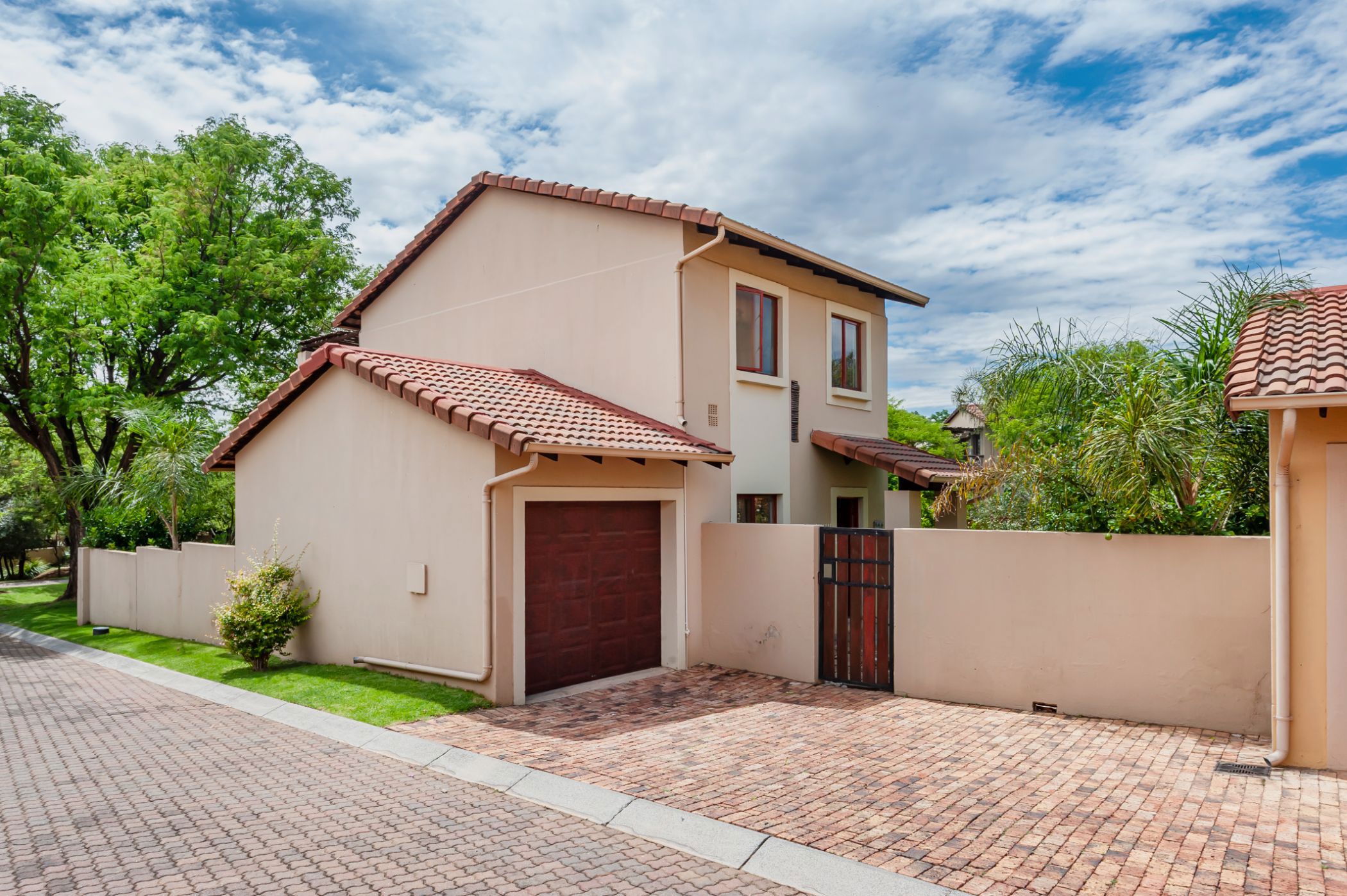 Townhouse for sale in Willowbrook - RAN1720377