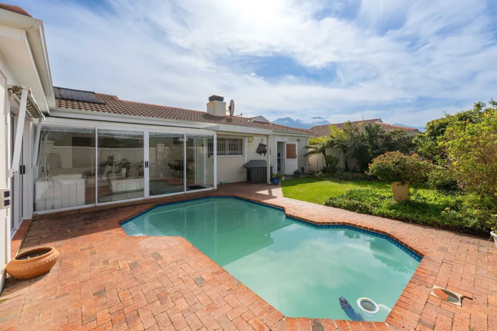 House let in Somerset West - SWL1721104 House let in Somerset West - SWL1721104