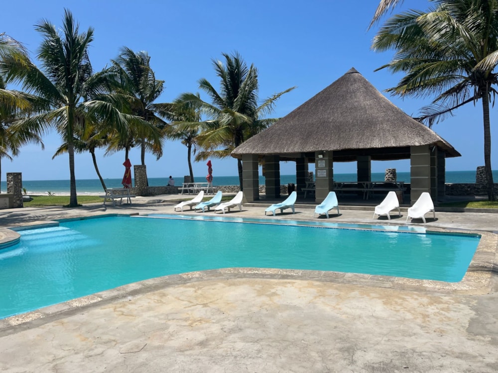Beach resort for sale in Inhassoro, Mozambique - 3MQ1718019
