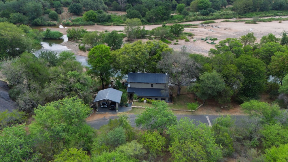 Double-storey house for sale in Hoedspruit - 1HS1722302 Double-storey house for sale in Hoedspruit - 1HS1722302