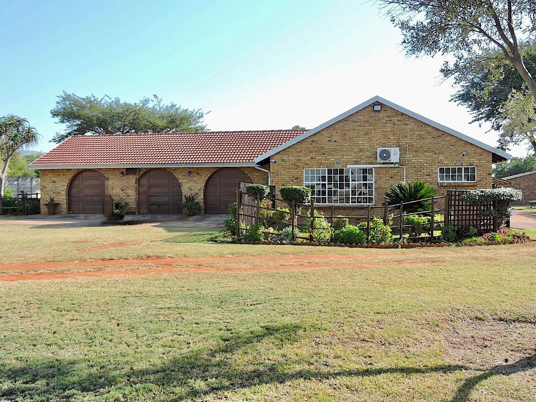 Smallholding for sale in Rustenburg - 1RU1657863