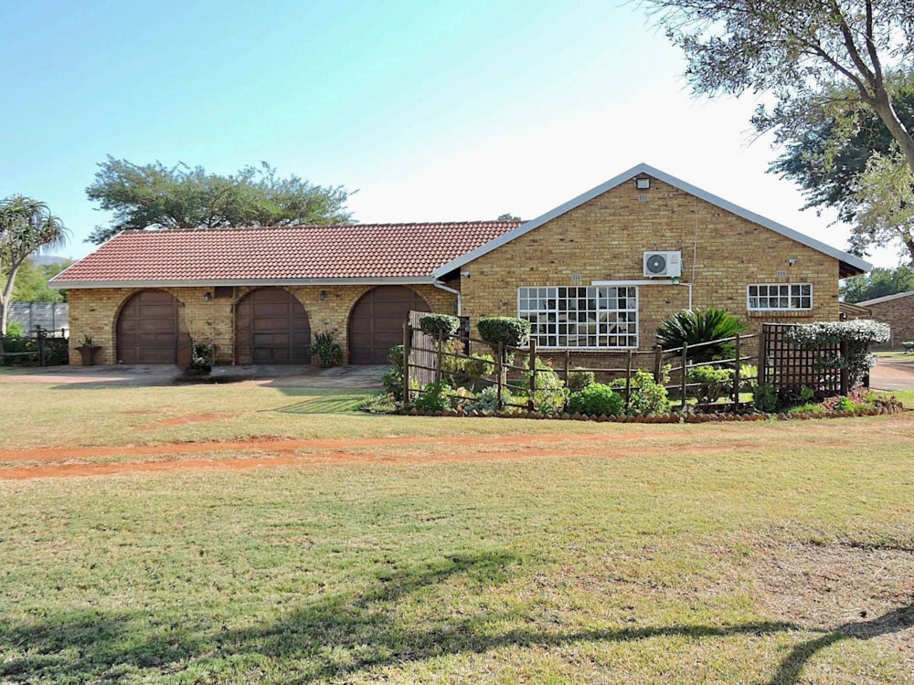 Smallholding for sale in Rustenburg - 1RU1657863 Smallholding for sale in Rustenburg - 1RU1657863