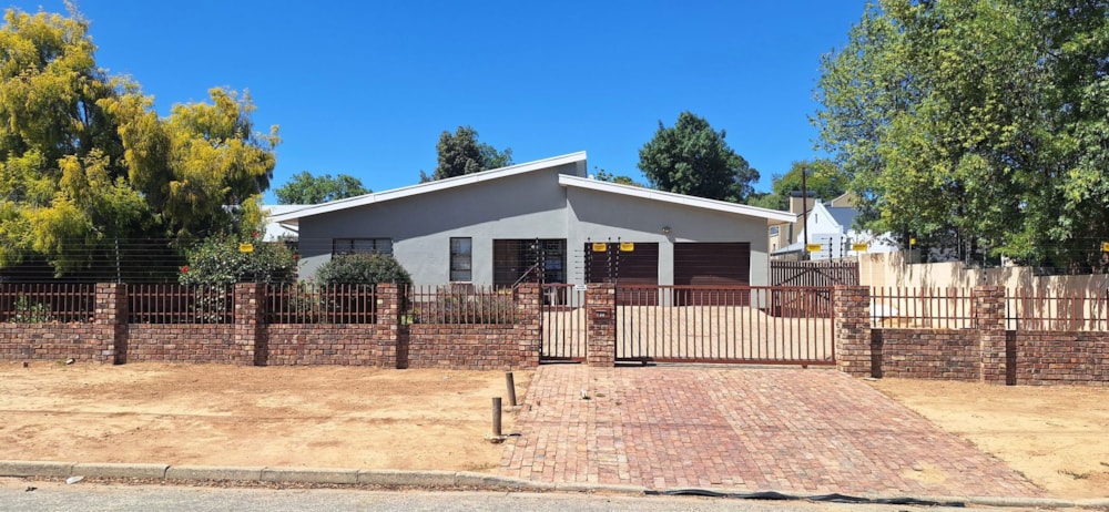 House for sale in Oudtshoorn Central - 1OU1720164 House for sale in Oudtshoorn Central - 1OU1720164