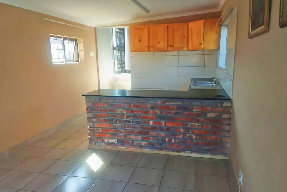 Garden apartment let in Van Riebeeck Hoogte - 1UK1702375 Garden apartment let in Van Riebeeck Hoogte - 1UK1702375