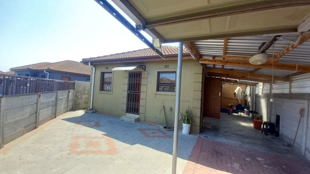 House for sale in Montclair, Cape Town - 1MN1720142 House for sale in Montclair, Cape Town - 1MN1720142