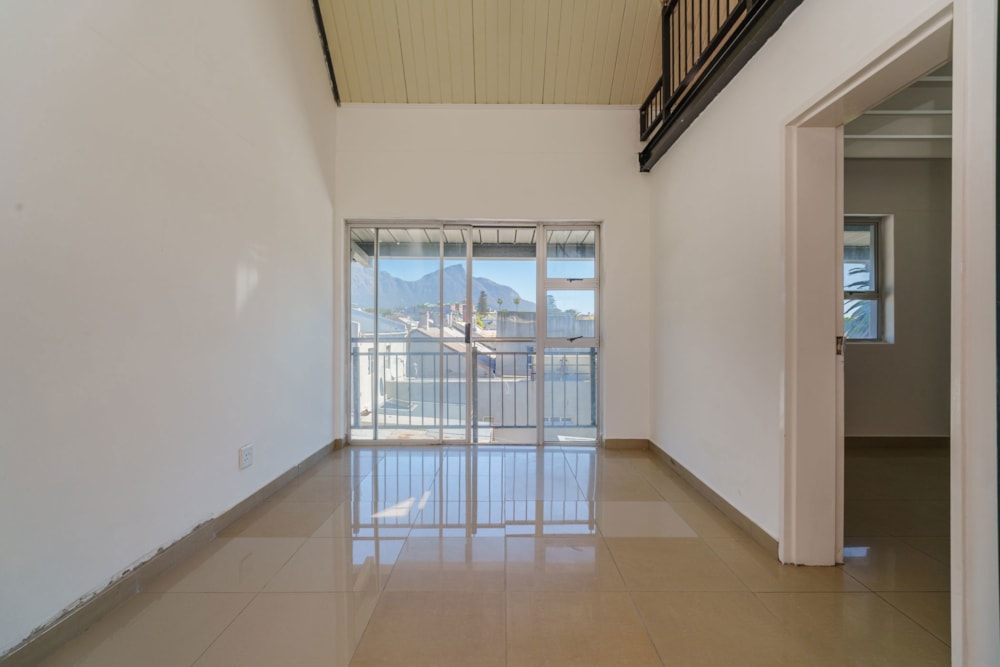 Apartment for sale in Wynberg, Cape Town - KW1721806 Apartment for sale in Wynberg, Cape Town - KW1721806