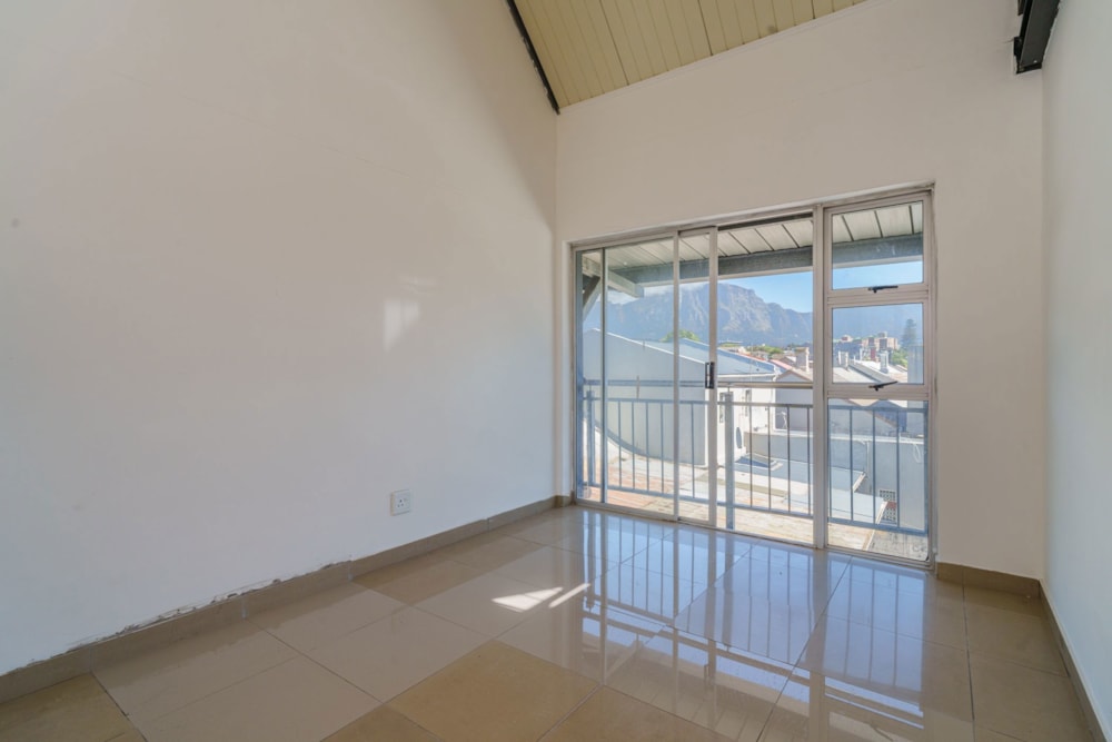 Apartment for sale in Wynberg, Cape Town - KW1721806 Apartment for sale in Wynberg, Cape Town - KW1721806