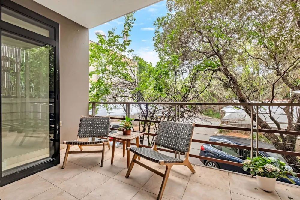Apartment sold in Greenside, Johannesburg - GRE1720722 Apartment sold in Greenside, Johannesburg - GRE1720722