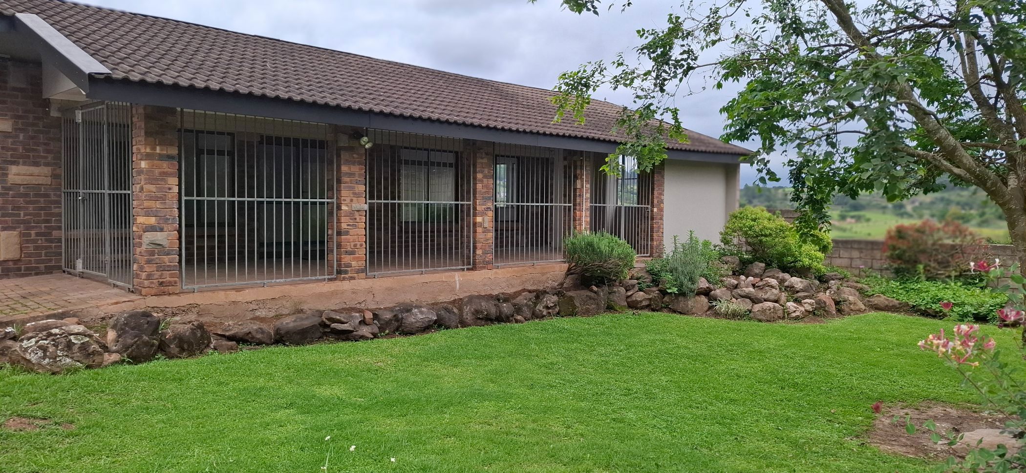 Garden cottage let in Bothas Hill - 1KF1718921