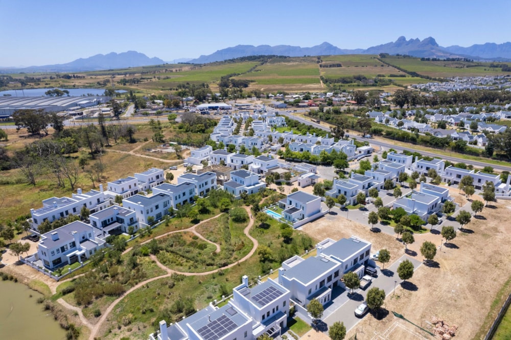 House for sale in Croydon Gardens Estate - SW1720939 House for sale in Croydon Gardens Estate - SW1720939