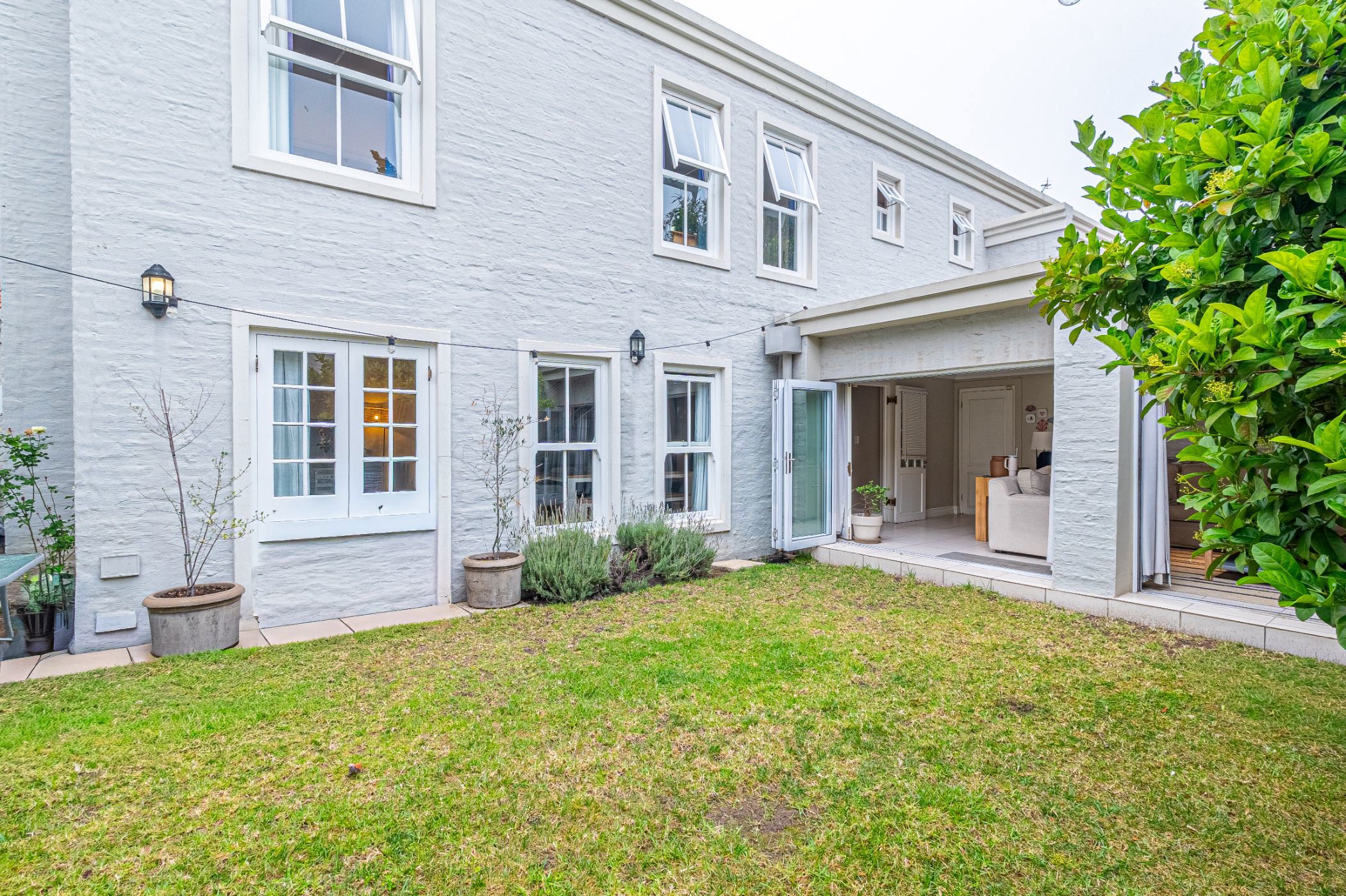 Townhouse to rent in Parktown North - JBL1720465