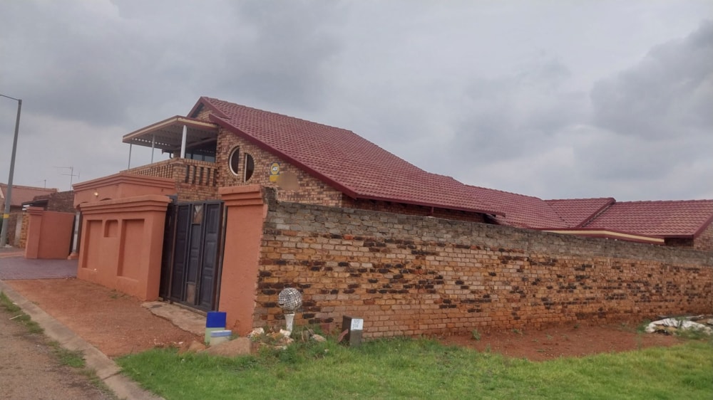 Double-storey house for sale in Spruitview - BOK1721162 Double-storey house for sale in Spruitview - BOK1721162