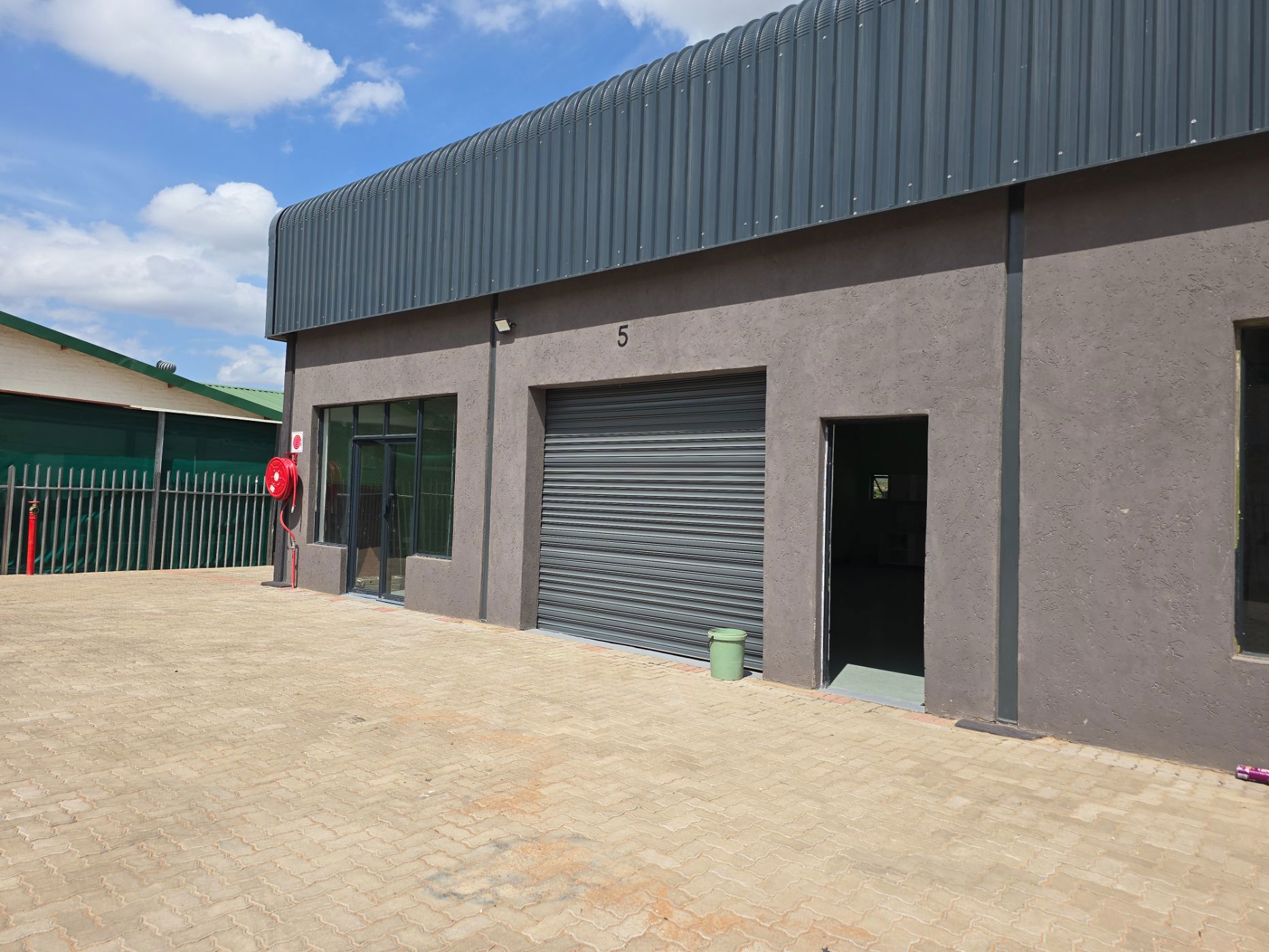 Commercial business to rent in Phakalane, Botswana - 3BO1720258