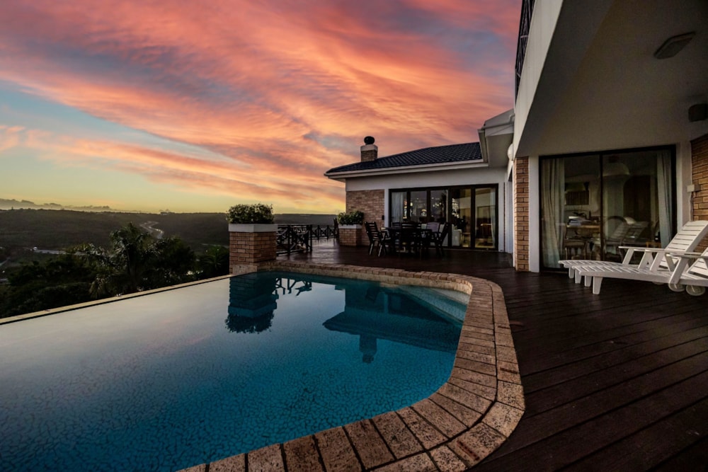 Double-storey house for sale in Beacon Bay - 1EZ1720405 Double-storey house for sale in Beacon Bay - 1EZ1720405