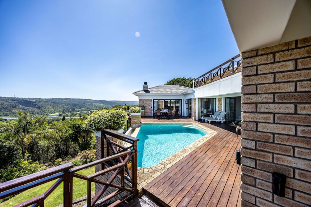 Double-storey house for sale in Beacon Bay - 1EZ1720405 Double-storey house for sale in Beacon Bay - 1EZ1720405