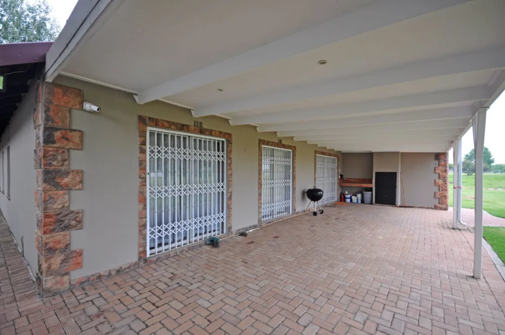 Security estate home for sale in Lochvaal - 1VT1720541 Security estate home for sale in Lochvaal - 1VT1720541