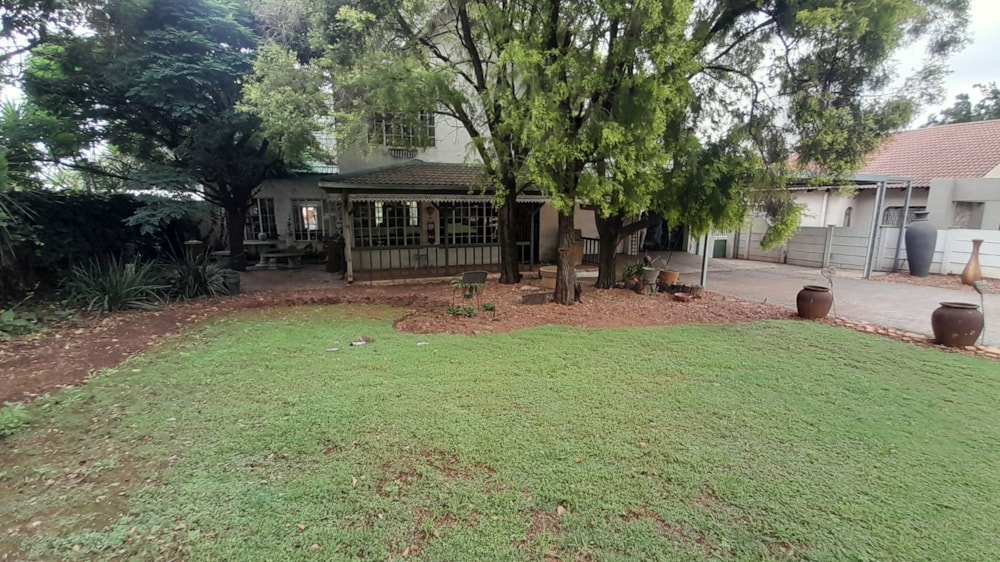 Double-storey house for sale in Vanderbijlpark SE 3 - 1VT1720695 Double-storey house for sale in Vanderbijlpark SE 3 - 1VT1720695
