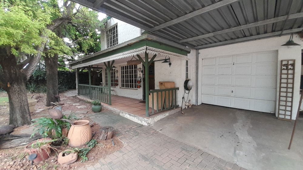 Double-storey house for sale in Vanderbijlpark SE 3 - 1VT1720695 Double-storey house for sale in Vanderbijlpark SE 3 - 1VT1720695