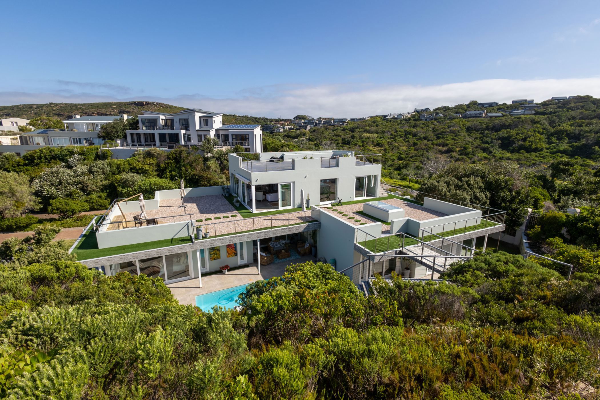 Beachfront villa to rent in Plettenberg Bay - 1KG1720613