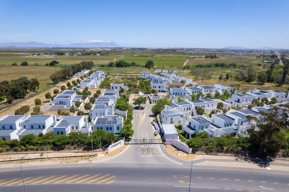 House for sale in Croydon Gardens Estate - SW1720946 House for sale in Croydon Gardens Estate - SW1720946