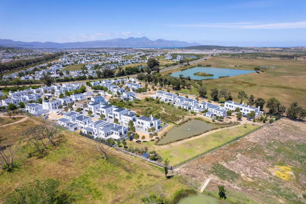 House for sale in Croydon Gardens Estate - SW1720946 House for sale in Croydon Gardens Estate - SW1720946