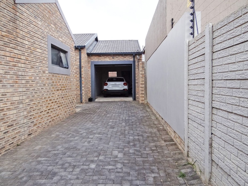 House for sale in Fairview, Port Elizabeth, Gqeberha - 1PLZ1721208 House for sale in Fairview, Port Elizabeth, Gqeberha - 1PLZ1721208