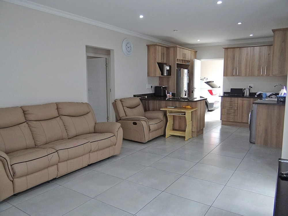 House for sale in Fairview, Port Elizabeth, Gqeberha - 1PLZ1721208 House for sale in Fairview, Port Elizabeth, Gqeberha - 1PLZ1721208