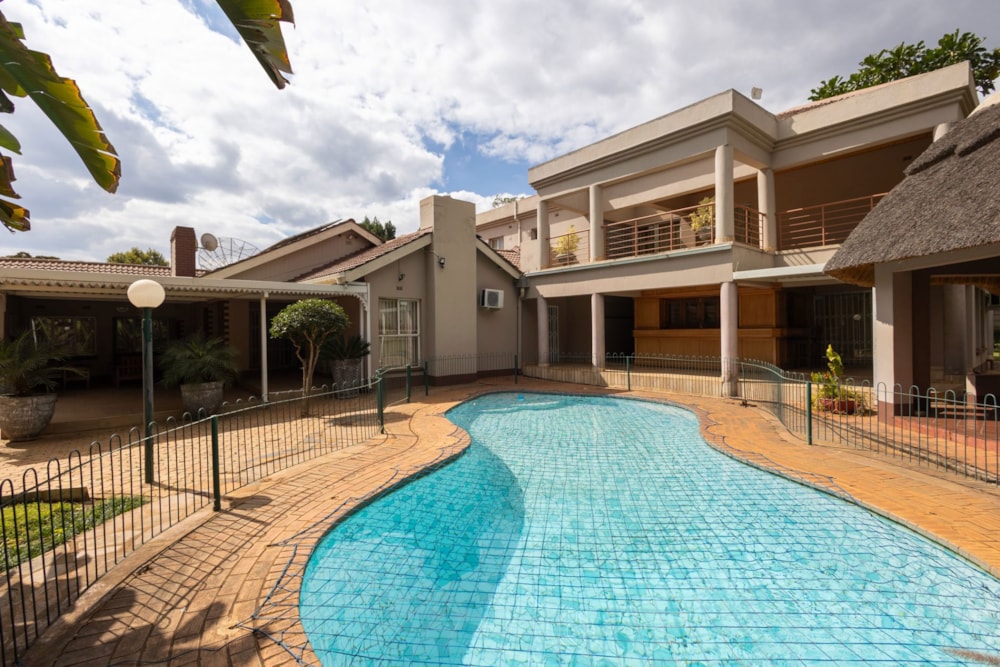 Double-storey house for sale in Borrowdale, Zimbabwe - 3ZB1721027 Double-storey house for sale in Borrowdale, Zimbabwe - 3ZB1721027